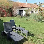La Du Berger & Son Terrain De Petanque