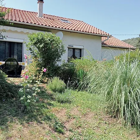 La Du Berger & Son Terrain De Petanque Holiday home