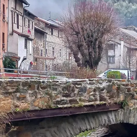 La Du Berger & Son Terrain De Petanque *