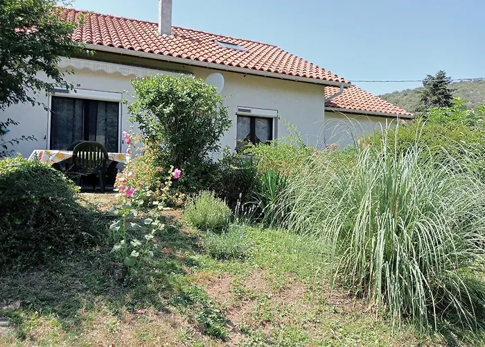 La Du Berger & Son Terrain De Petanque Casa de Férias